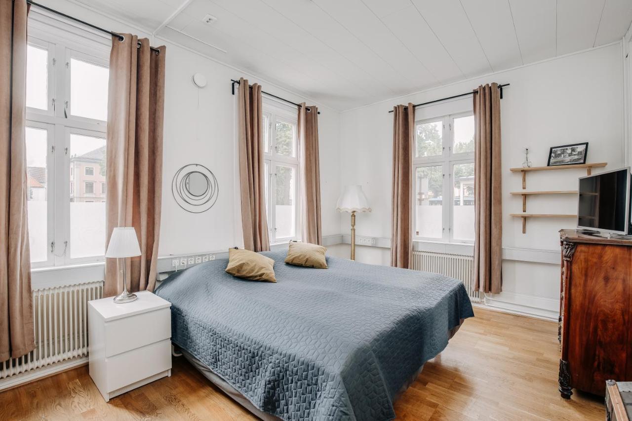 Bed & Breakfast Jaernvaegshotellet