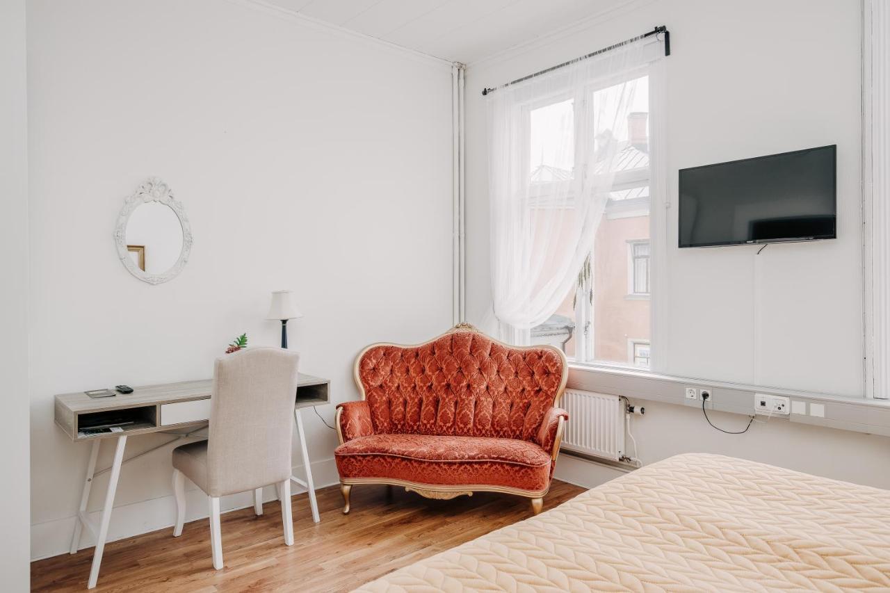 Bed & Breakfast Jaernvaegshotellet Skara