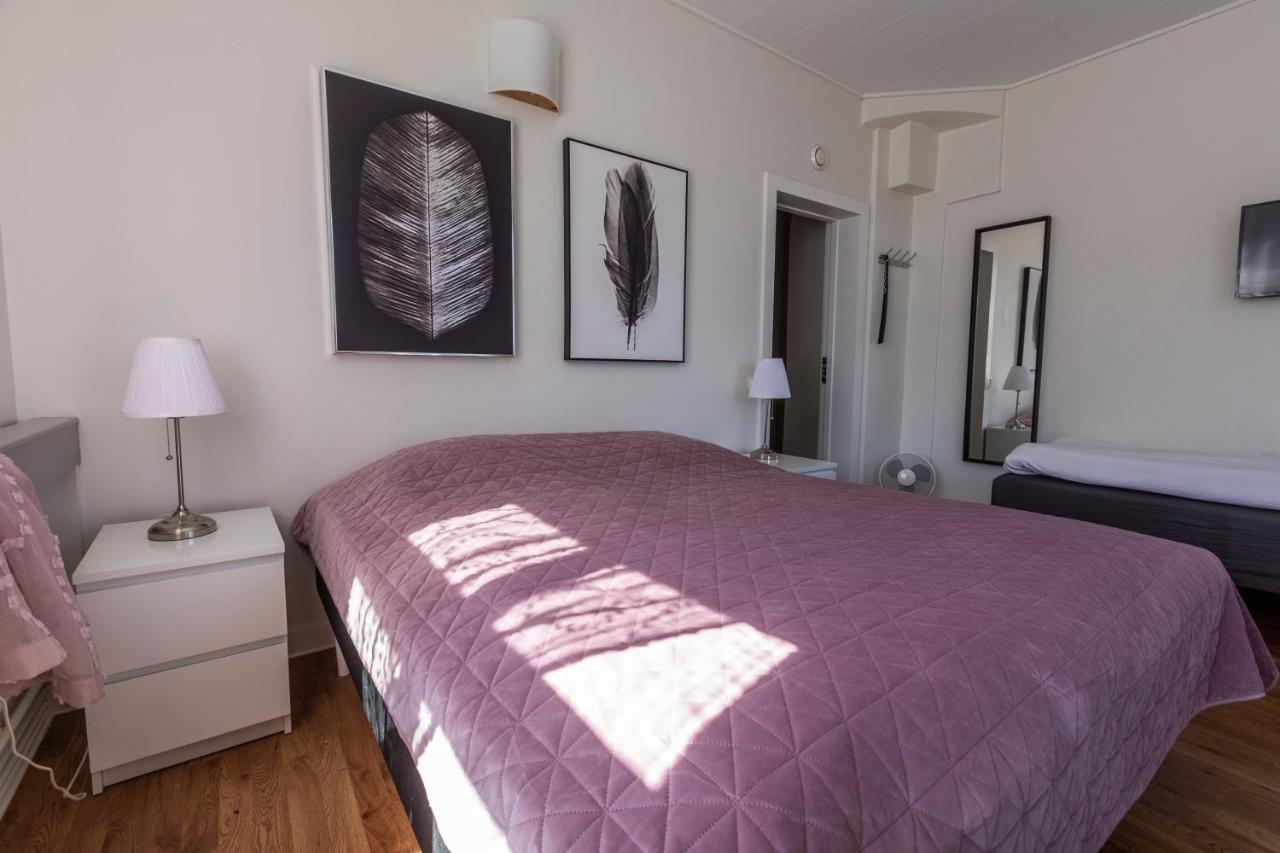 Bed & Breakfast Jaernvaegshotellet