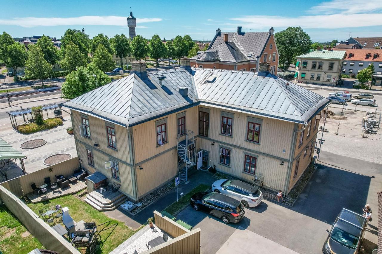 Jaernvaegshotellet Bed & Breakfast Skara