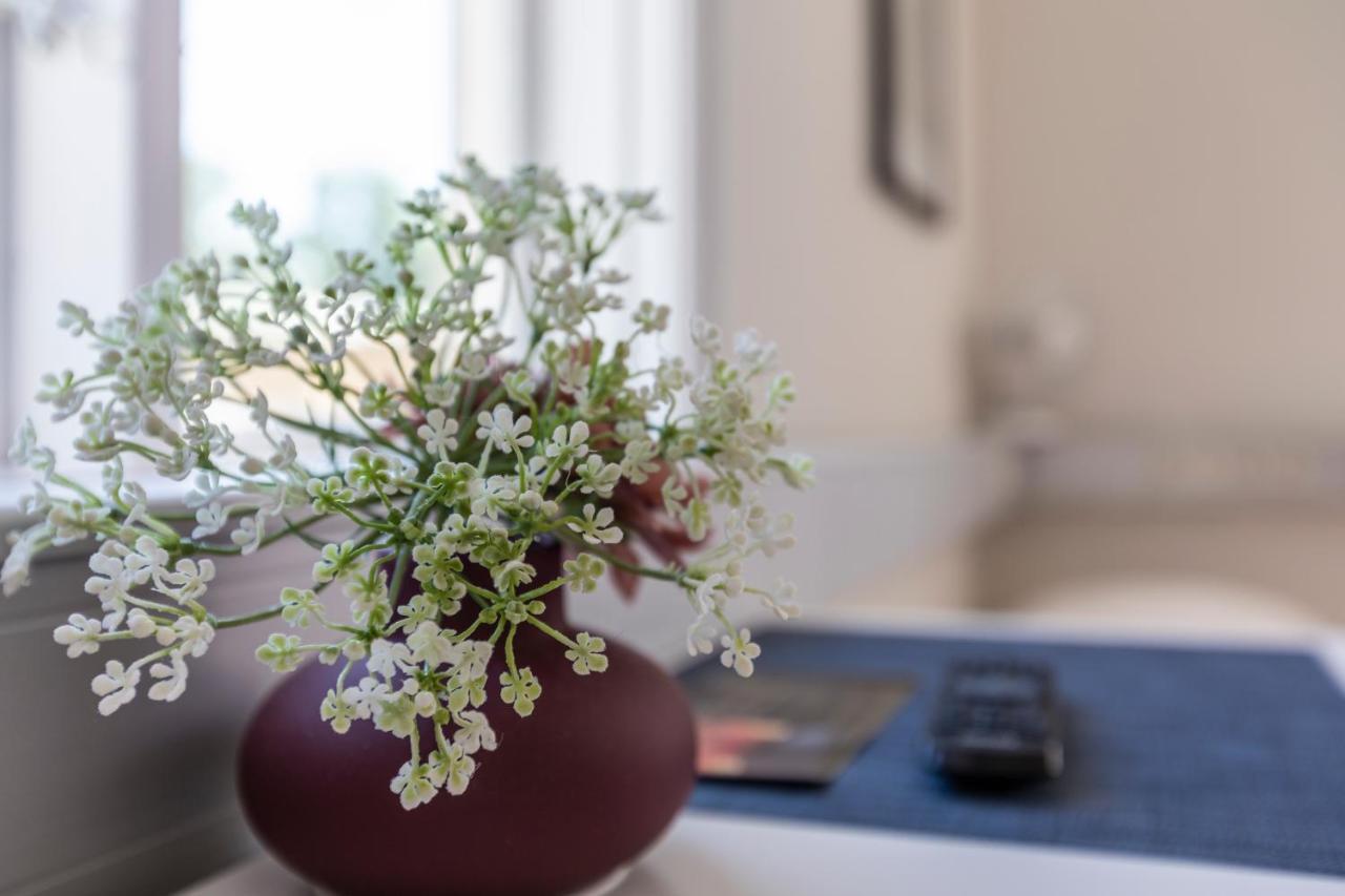 Jaernvaegshotellet Bed & Breakfast 2*