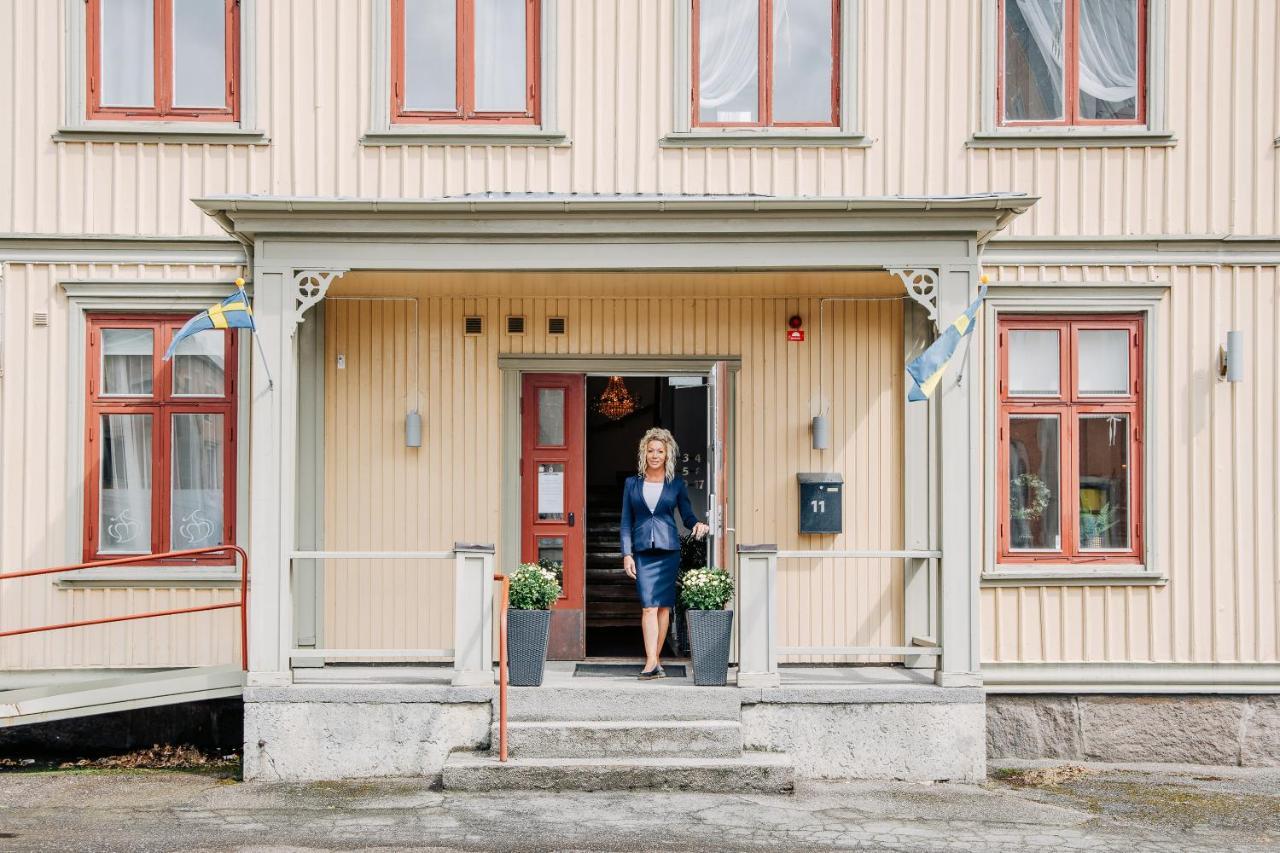 Jaernvaegshotellet 2* Skara