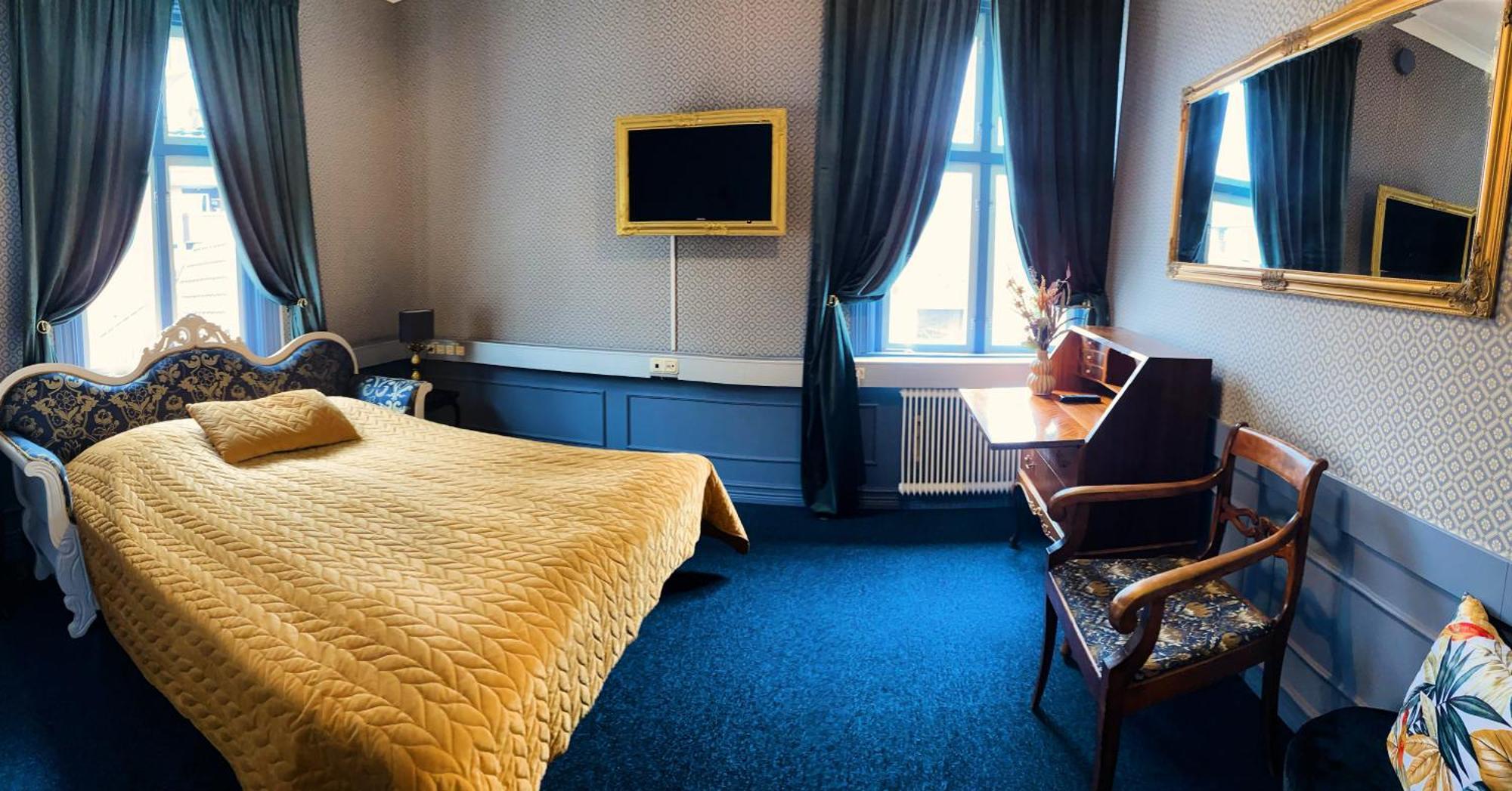 Bed & Breakfast Jaernvaegshotellet
